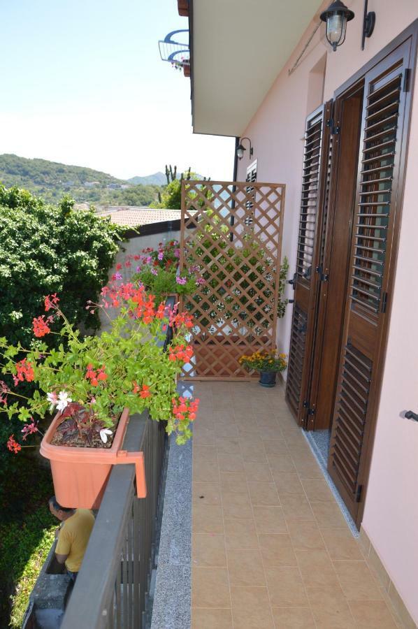 B&B Incantevole Vicolo Piraino Exterior foto